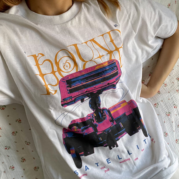 Satellite Stomper Graphic Tee – At Seven Studio